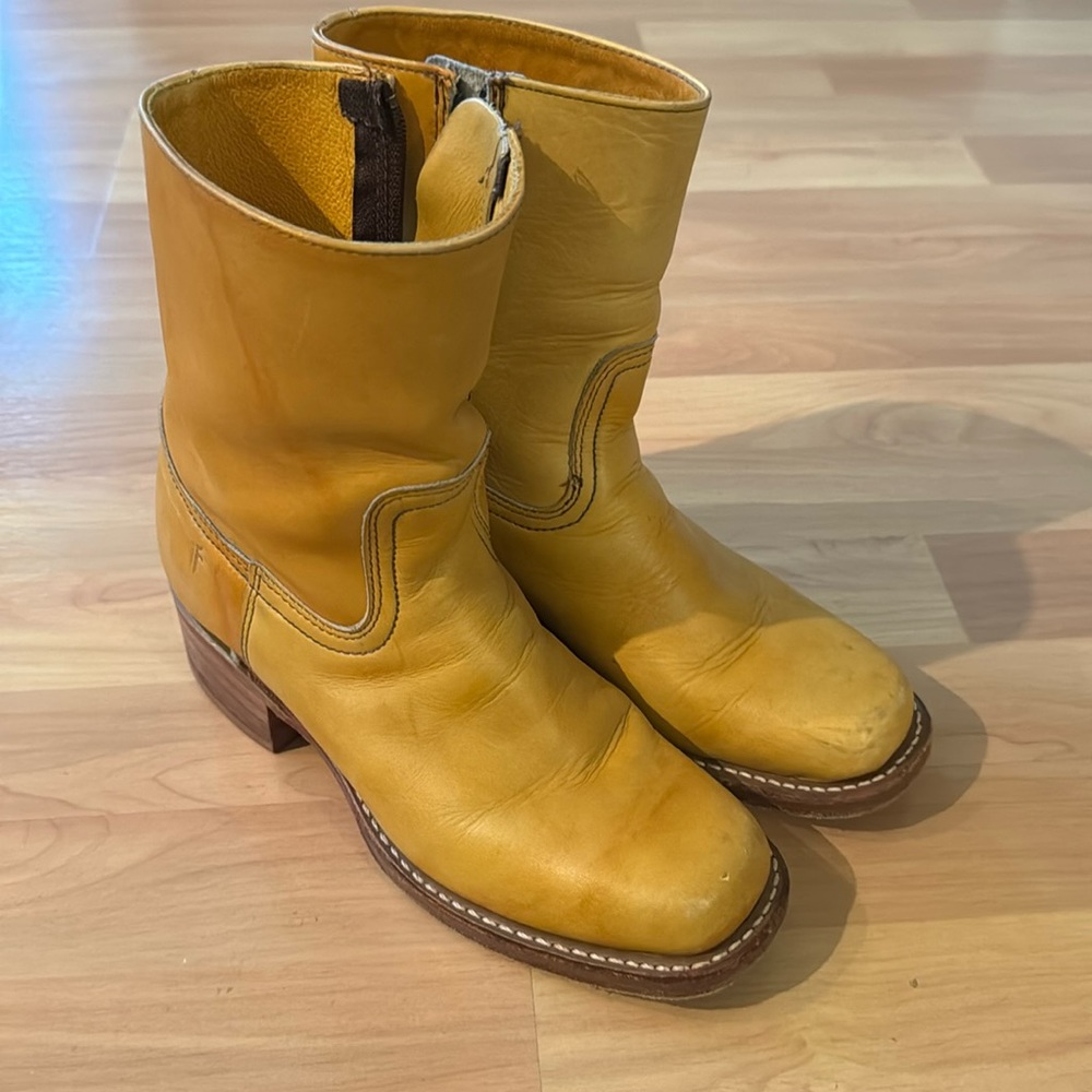 Frye Campus Banana Short Boots Rare